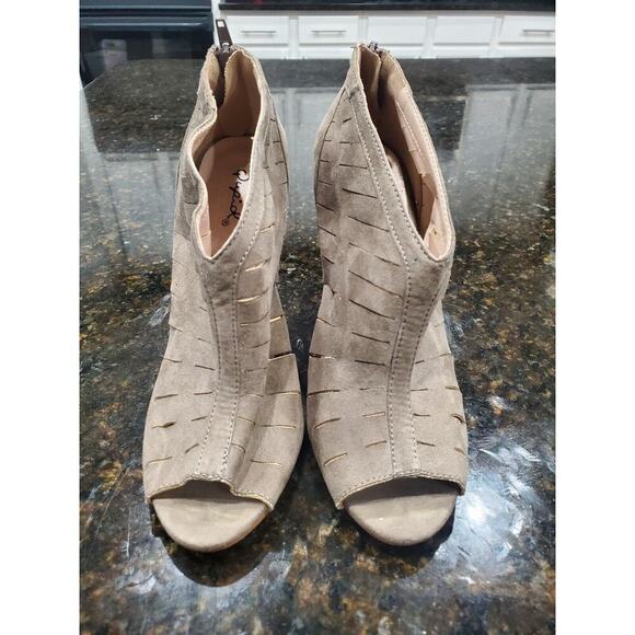 Qupid Women's Solid Tan Leather Upper Back Zip Caged Ankle Boots Size 8 - Picture 10 of 10